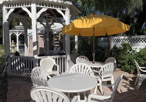 Clean & Cozy Stay - King Bed, Pool, Close to Beach