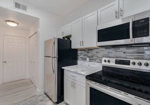 Clearwater Beach, Florida, modern fully renovated 2nd floor condo, heated pool