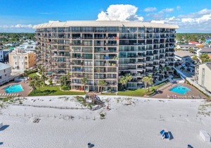 COASTAL CHARM! 1 Bed/2 Bath Condo - Breathtaking Beach & Ocean View, Sleeps 4