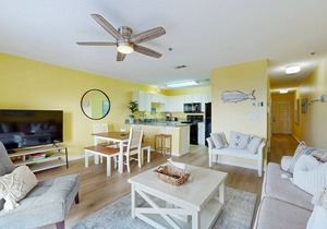 Coastal condo with free WiFi, on-site pool & hot tub - close to the Gulf sands