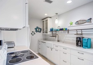 Coastal Oasis: Pool and Tennis, Close to Beach