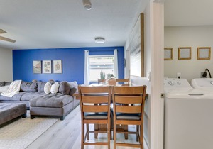 Coastal Sarasota Condo: Minutes to Beach!