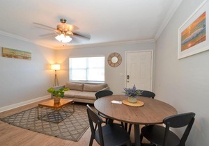Colorful 2BR by Virginia Park w Work Desk Garden