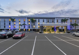 Comfort Inn & Suites Clearwater - St Petersburg Carillon Park