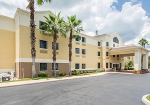 Comfort Inn & Suites DeLand - Near University