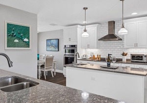 🥇 Comfortable 3bd waterfront house with a private pool (CH931)