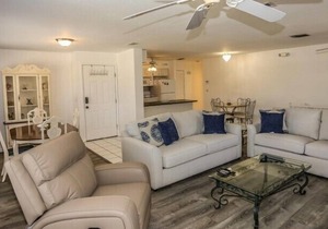 Comfortable coastal home, walk to beach + town