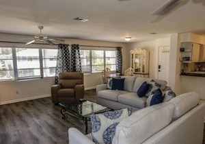 Comfortable coastal home, walk to beach + town