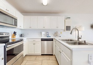 Condo only steps from the beach with COMPLIMENTARY Beach Service