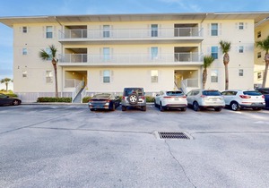 Condo only steps from the beach with COMPLIMENTARY Beach Service