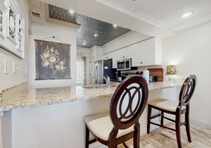 Condo with pickleball - steps from the Gulf & quick walk to dining & shops