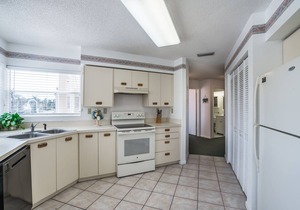 Condo with Pool, Golf – Close to the Beach