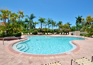 Condo with Pool, Golf – Close to the Beach