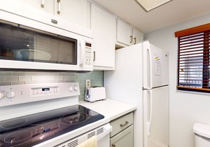 Corner Unit Condo with Private Balcony, and Shared Pool - Walk to Beach