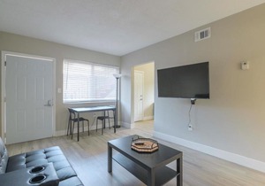 Cozy 2BR Apartment in Midtown-Wynwood