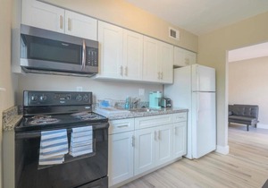 Cozy 2BR Apartment in Midtown-Wynwood