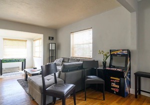 Cozy 2BR House (DTWN HLWD) - Fun Time