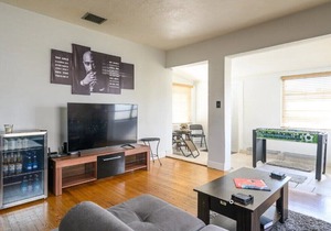 Cozy 2BR House (DTWN HLWD) - Fun Time