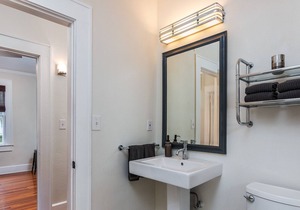 COZY BUNGALOW IN OLD NORTHEAST/DOWNTOWN