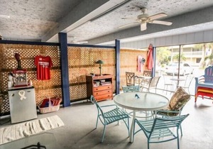 Cozy home in great location, walk to beach + town