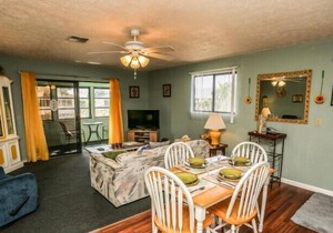 Cozy home in great location, walk to beach + town