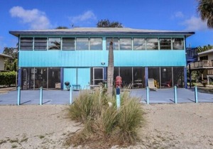 Cozy home in great location, walk to beach + town