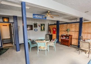Cozy home in great location, close to beach + town