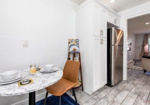 Cozy Modern Apartment Home-2 bed/2 bath.