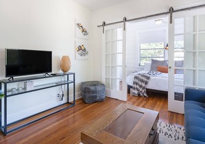 COZY OLD NORTHEAST/DOWNTOWN APARTMENT: CLOSE TO EVERYTHING