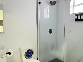 Cozy Private Room, near the Airport - Free parking - 01