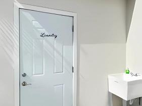 Cozy Private Room, near the Airport - Free parking - 01