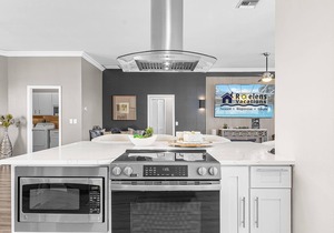 Custom Heated Pool, Intersecting canal views with gulf access! - Villa Sunshine & Unwind - Roelens