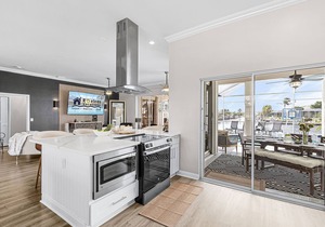 Custom Heated Pool, Intersecting canal views with gulf access! - Villa Sunshine & Unwind - Roelens