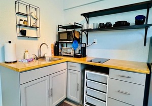 Cute & modern studio apartment in prime location in downtown Lake Worth Beach!