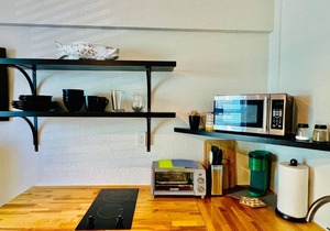 Cute & modern studio apartment in prime location in downtown Lake Worth Beach!
