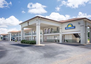 Days Inn by Wyndham Hamilton