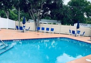 Days Inn & Suites by Wyndham Tampa/Raymond James Stadium