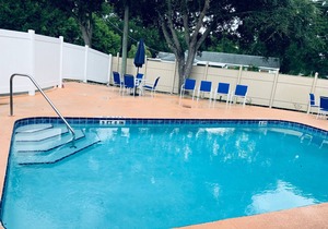 Days Inn & Suites by Wyndham Tampa/Raymond James Stadium