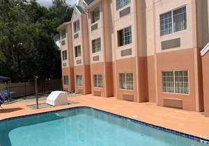 Days Inn & Suites by Wyndham Tampa/Raymond James Stadium