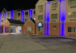 Days Inn & Suites by Wyndham Tampa/Raymond James Stadium
