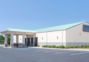 Days Inn & Suites by Wyndham Navarre Conference Center