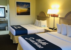 Days Inn & Suites by Wyndham Navarre Conference Center
