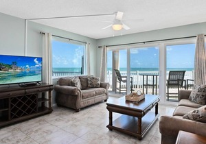 Direct Oceanfront - Corner Unit - Ground Floor with View