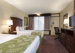 Disney is Calling! 2 Family-Friendly Units, Free Parking, Near Pointe Orlando