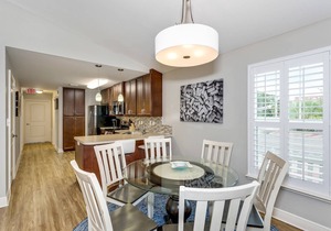 Dog Friendly - Charming Downtown Cottage - Handicap Accessible - Fast WiFi - Off Street Parking