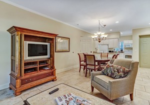 Dog-Friendly Home in the Tennis Villas w/Free WiFi, Shared Pool, Central AC