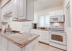 Dog-Friendly Home Located In Gated Community w/Shared Pool, WiFi, Central AC, WD
