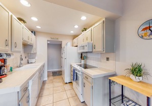Dog-friendly Seascape Golf condo w/pool & hot tub access - low-speed vehicle