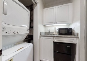 Dog-Friendly Tennis Villas Condo With Prime Location + Shared Pool, Free WiFi