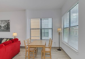 Downtown 2 Story Loft, Sleeps 6, Pet Friendly, 10' ceilings. Has stairs.